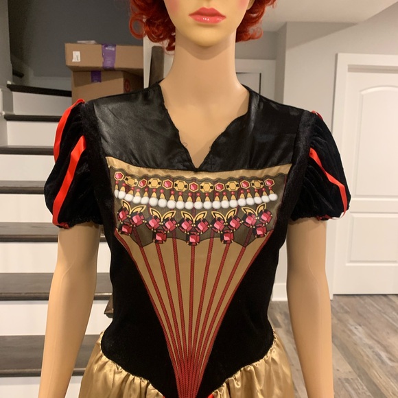 Disney’s Queen of Heart’s costume from Alice in Wonderland - Picture 2 of 2